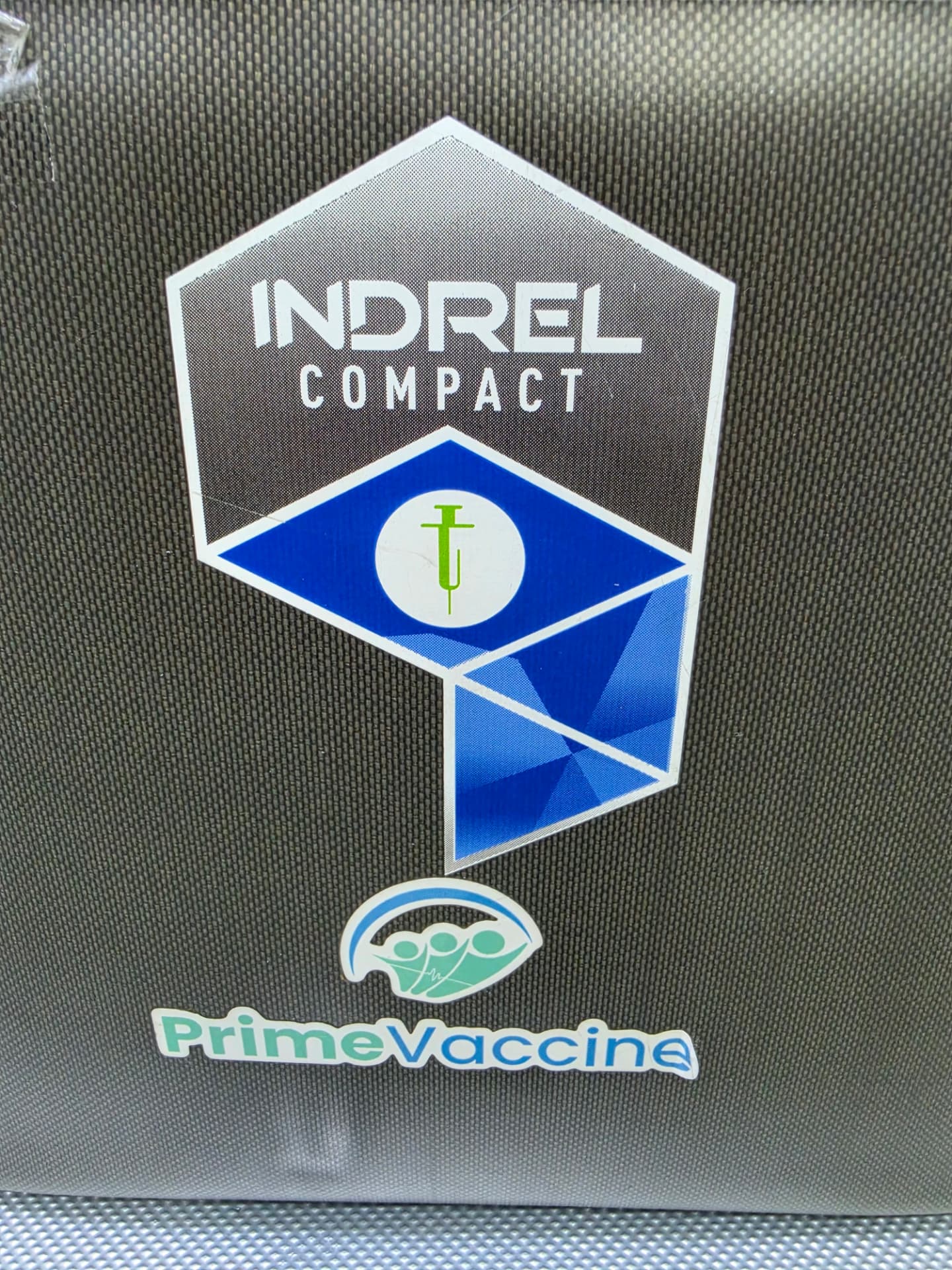Equipamento térmico INDREL Compact identificado com a marca Prime Vaccine, utilizado no transporte das vacinas